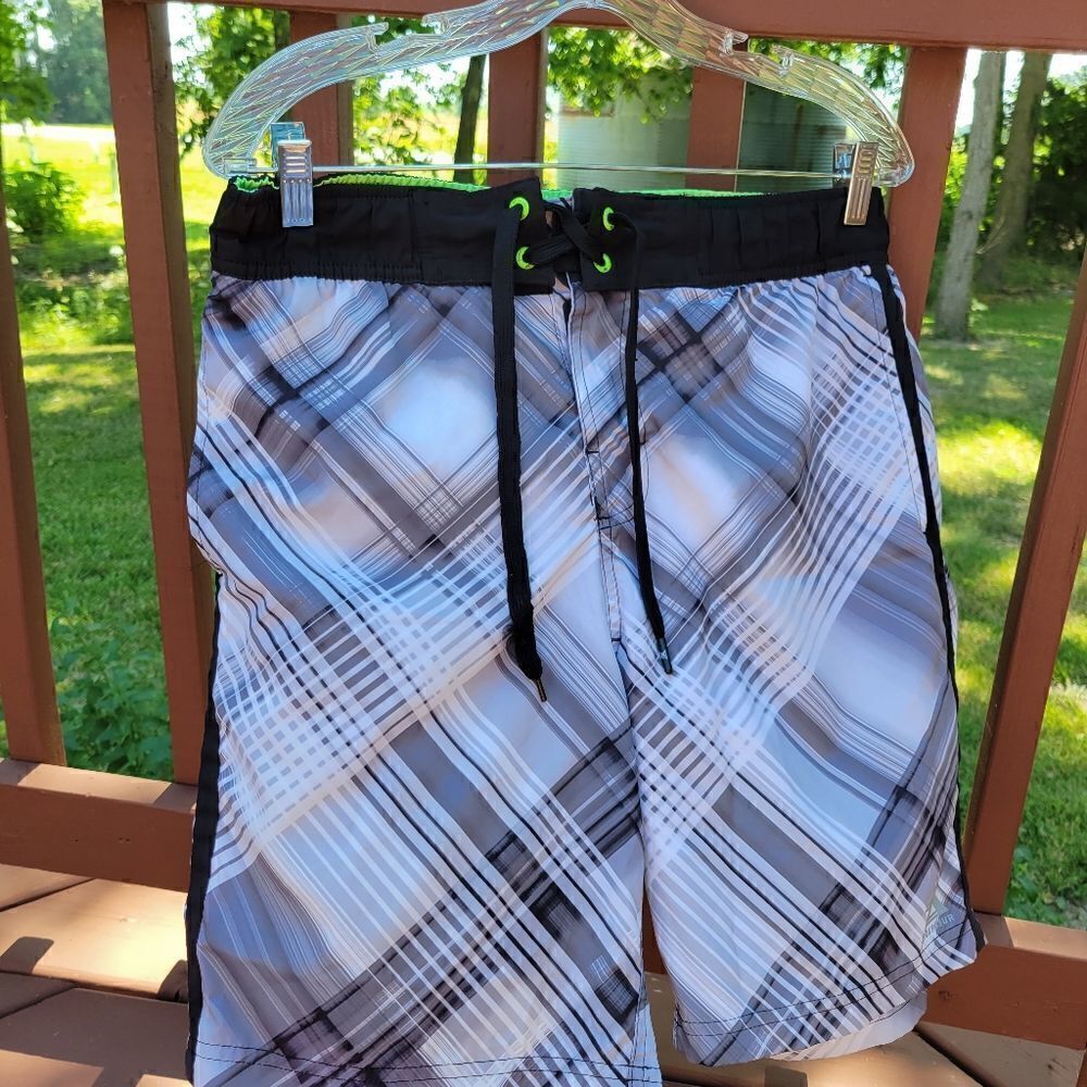 Reebok ZeroXposure Black White Boys Plaid Design Summer Swim Trunks sz Small